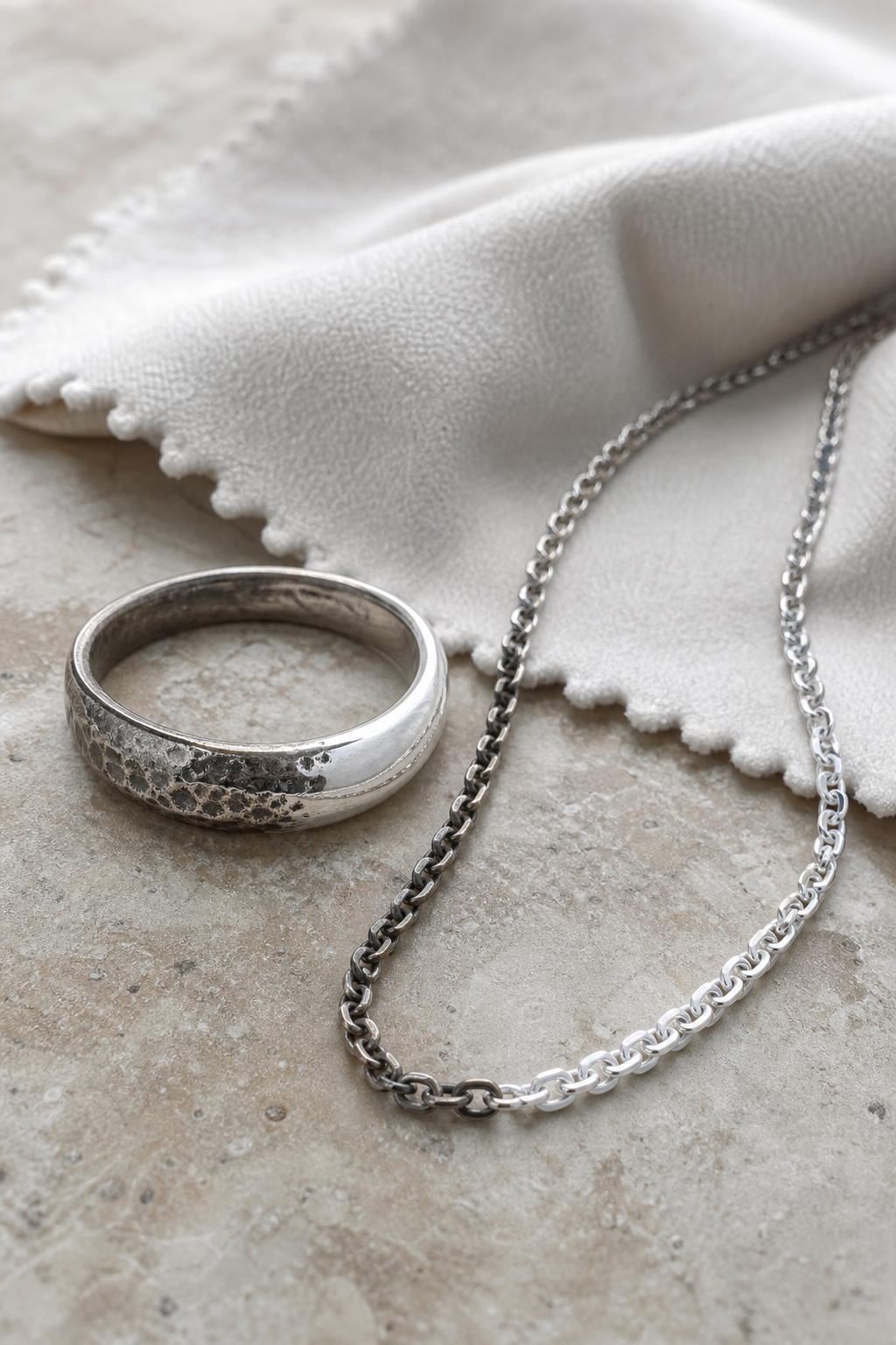 Bijoux en argent noircis : les bons gestes d’entretien